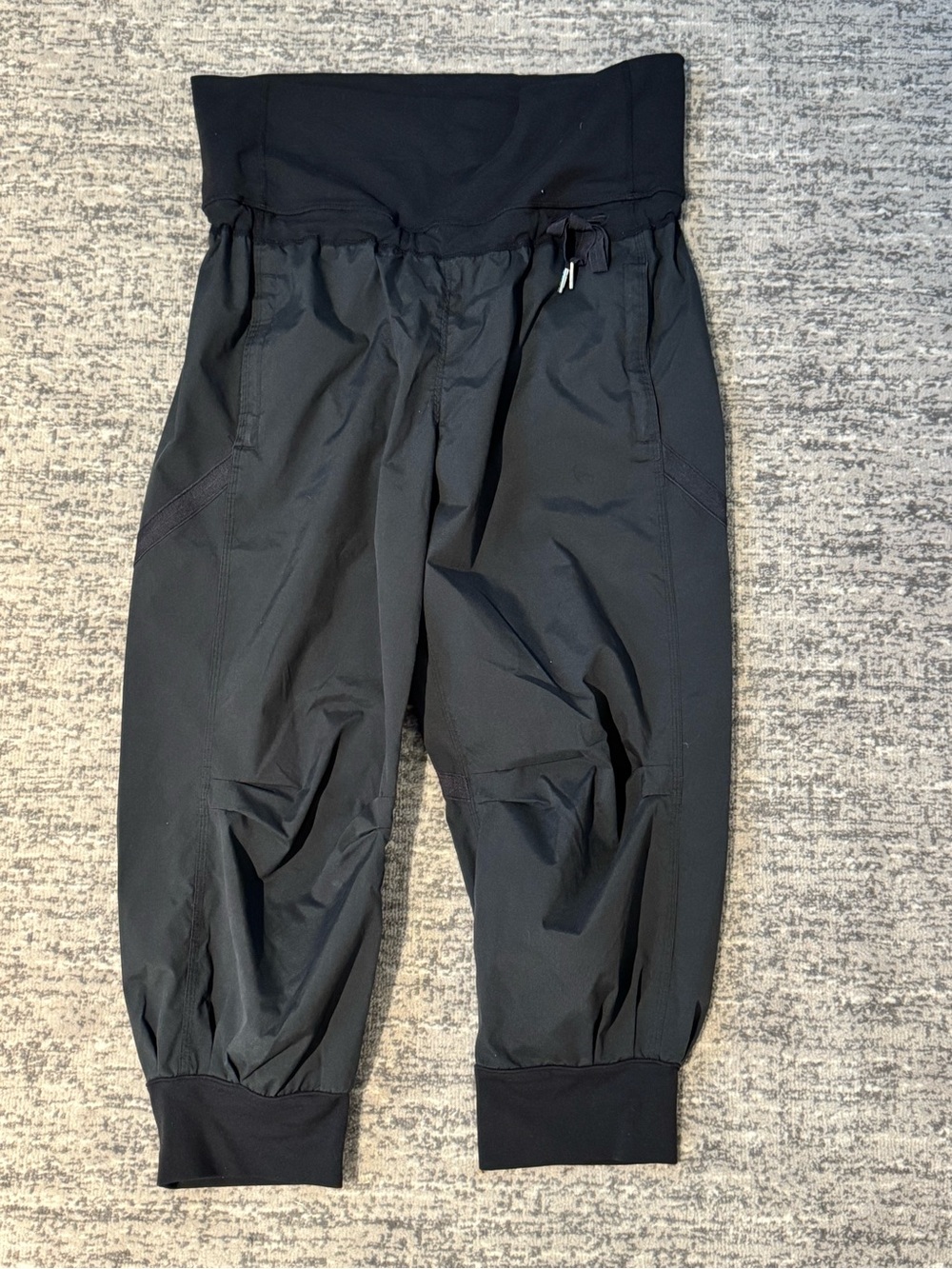 Black Cropped Lululmeon Joggers